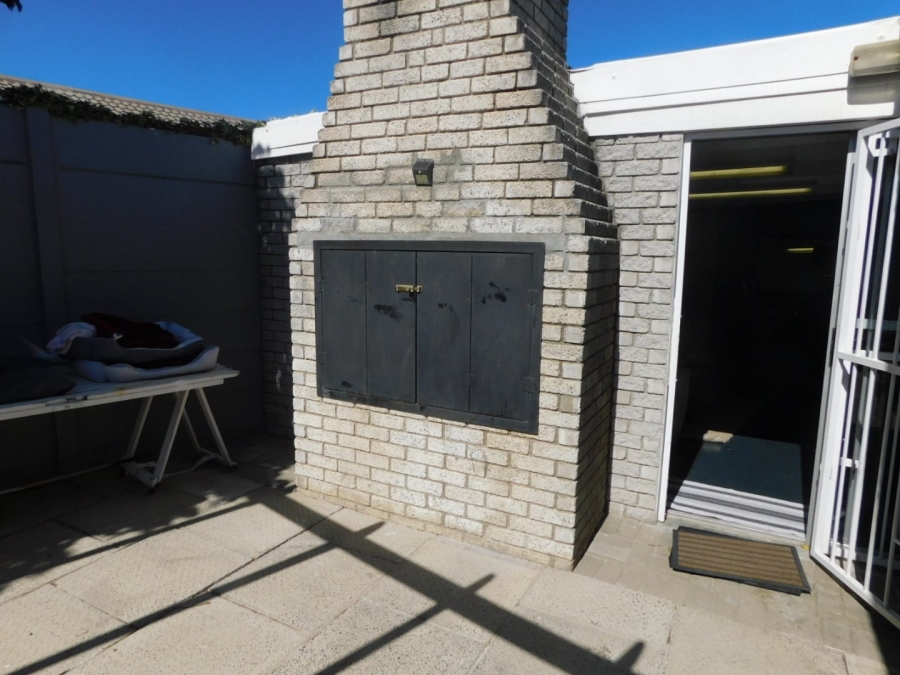 2 Bedroom Property for Sale in Sea Breeze Western Cape